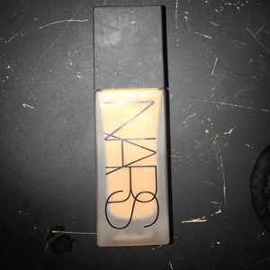 Nars foundation all day luminous Tahoe med/dark2