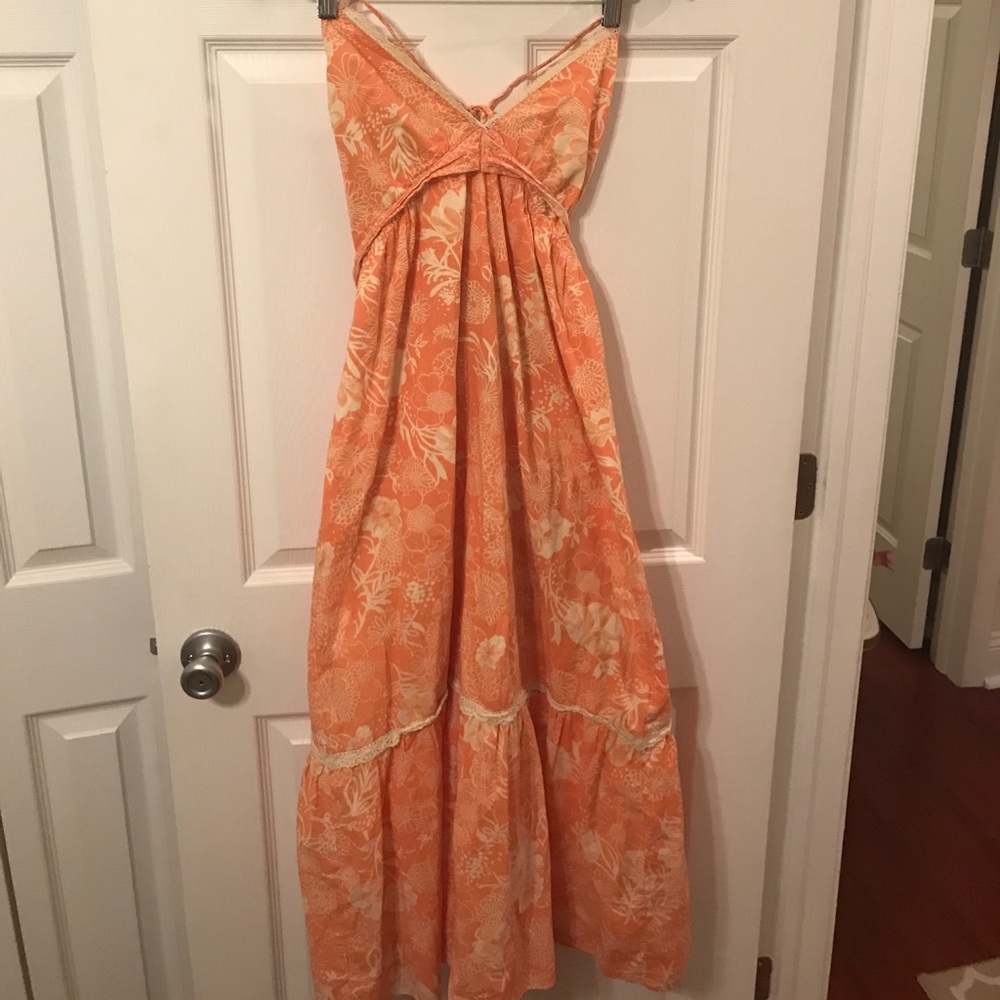 Halter neck flowy dress