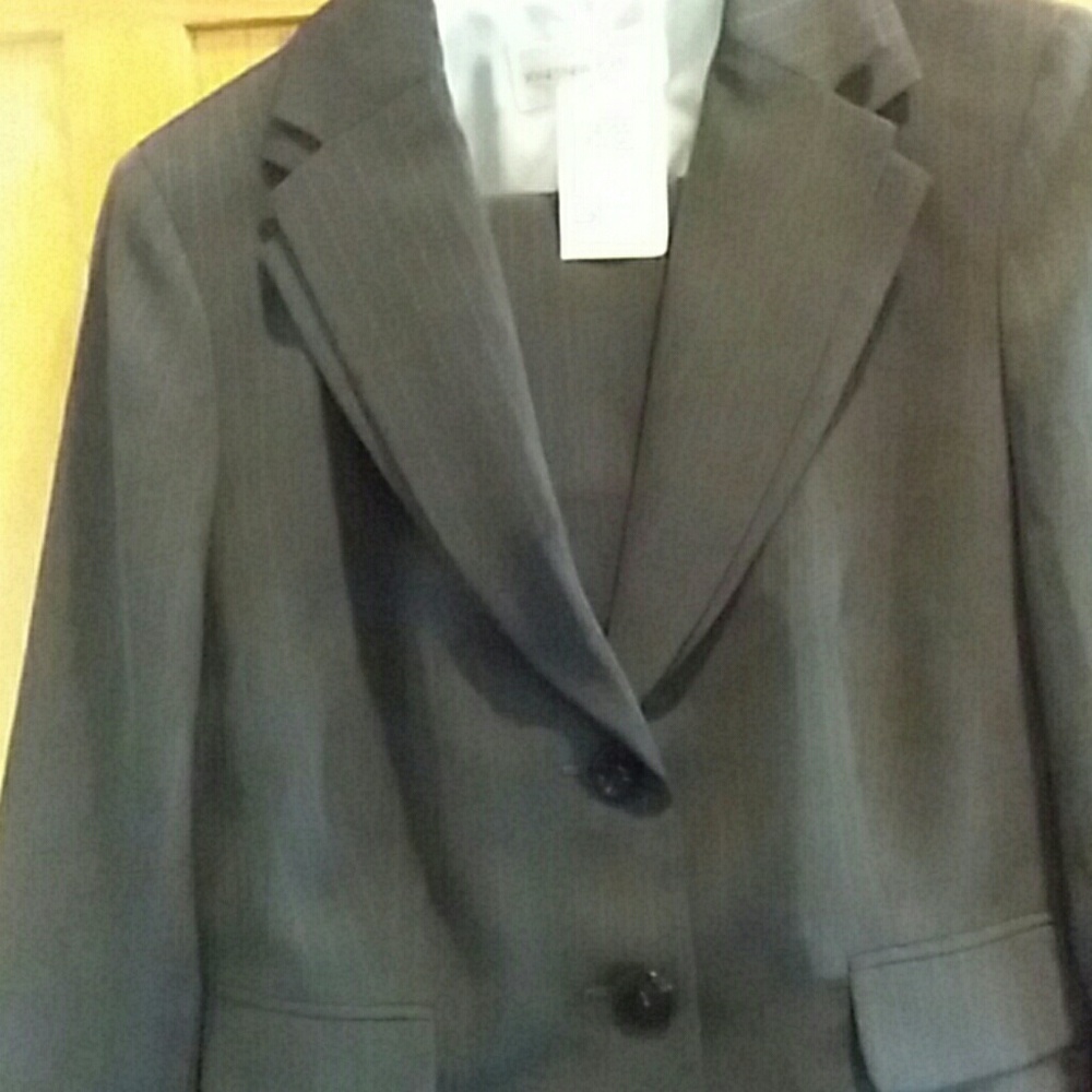 Womens size 8 business suite