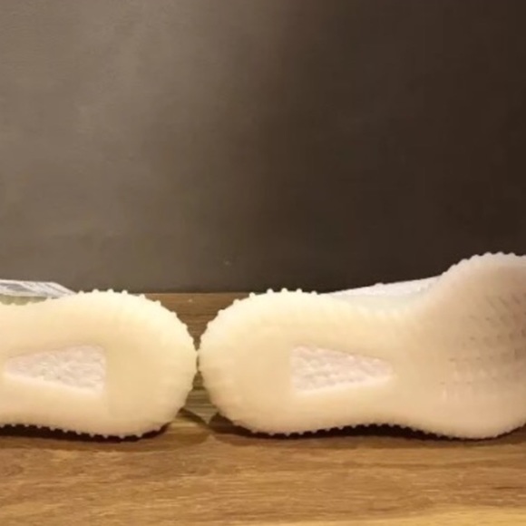 Cream Yeezys. Size 6.5 men. Authentic! main image 4