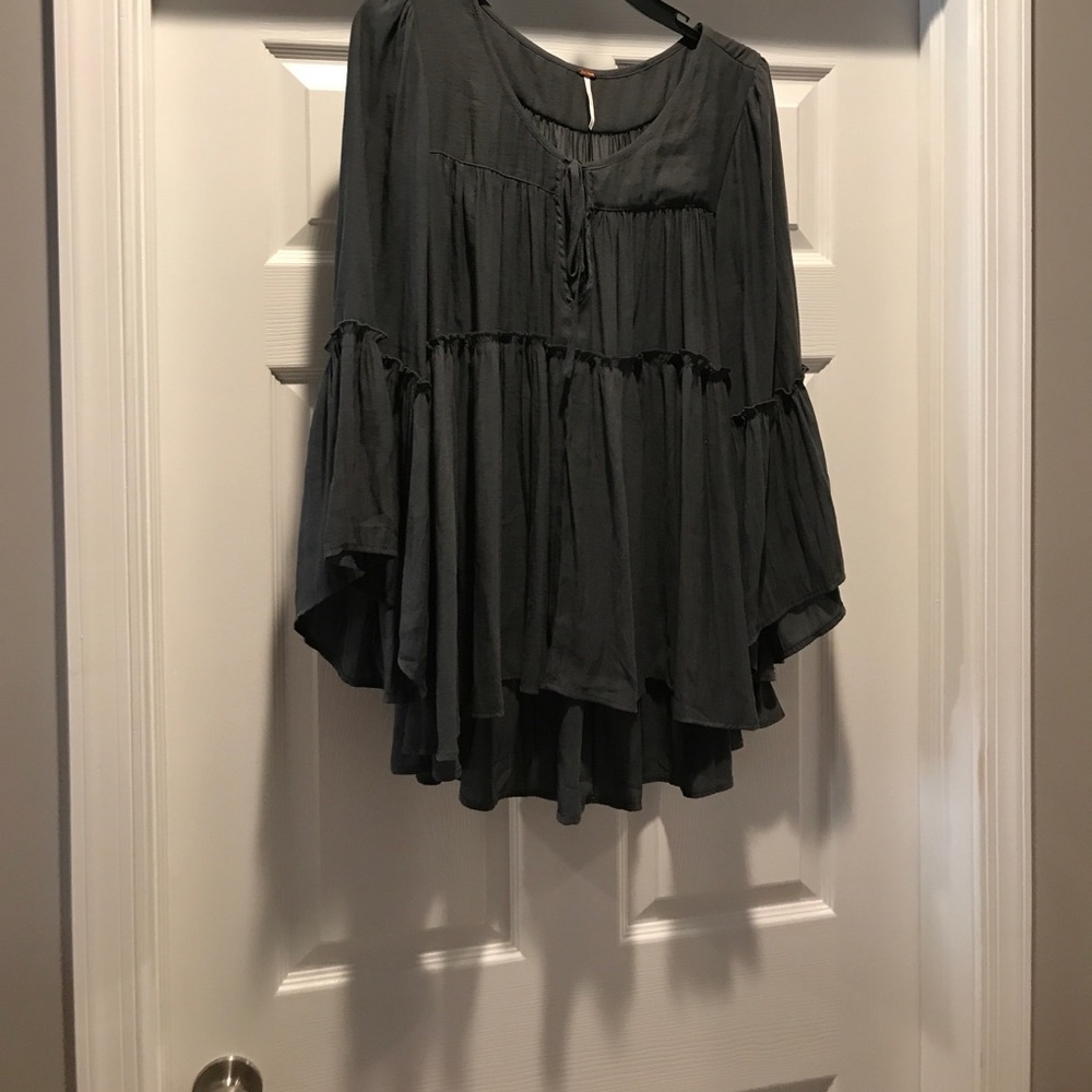 Bell sleeve gray flowy top