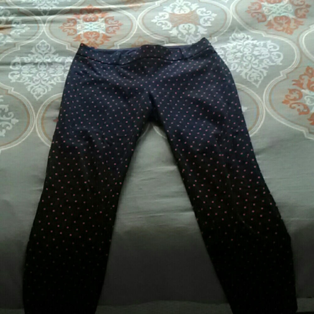 Like new Navy n Red Polka dot cropped pants!!