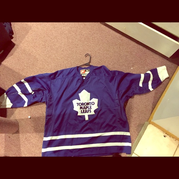 Maple leaf NIKE hockey jersey - Picture 1 of 2