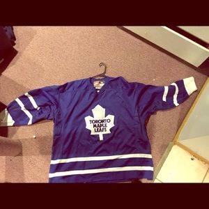 Maple leaf NIKE hockey jersey