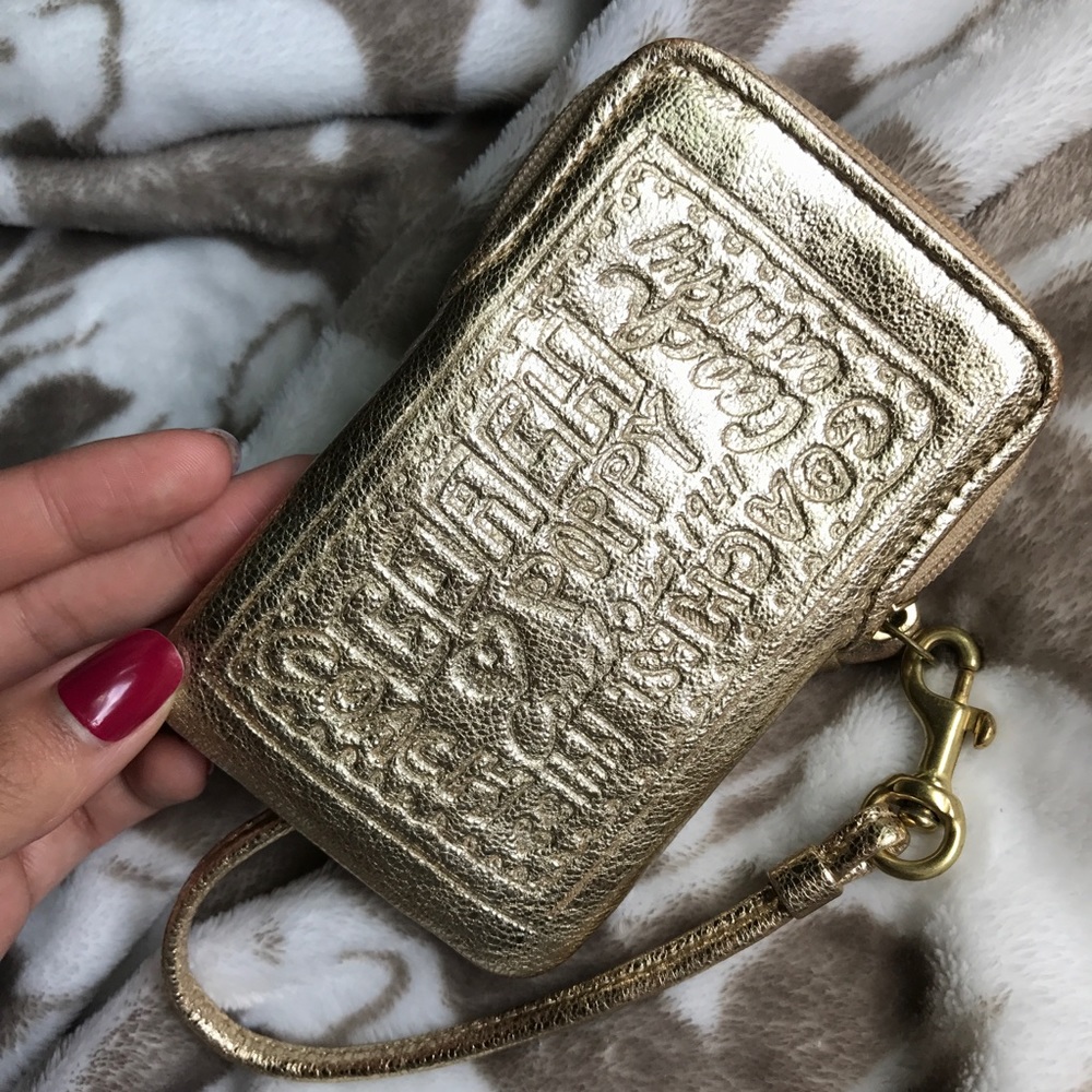 OFFERS?! 🦄Coach wristlet!