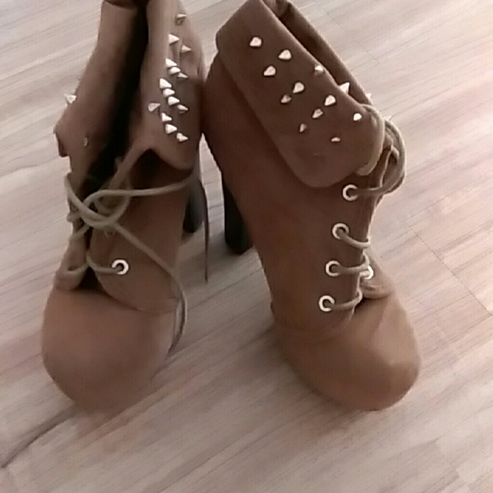 High heel boots