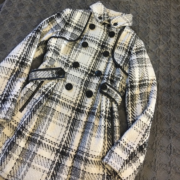 SOLD•BRAND NEW!  IZ Byer coat• - Picture 3 of 8