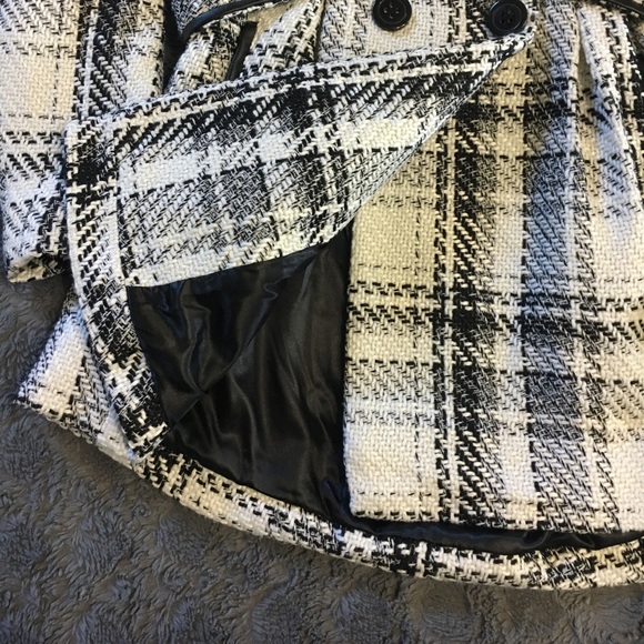 SOLD•BRAND NEW!  IZ Byer coat• - Picture 5 of 8