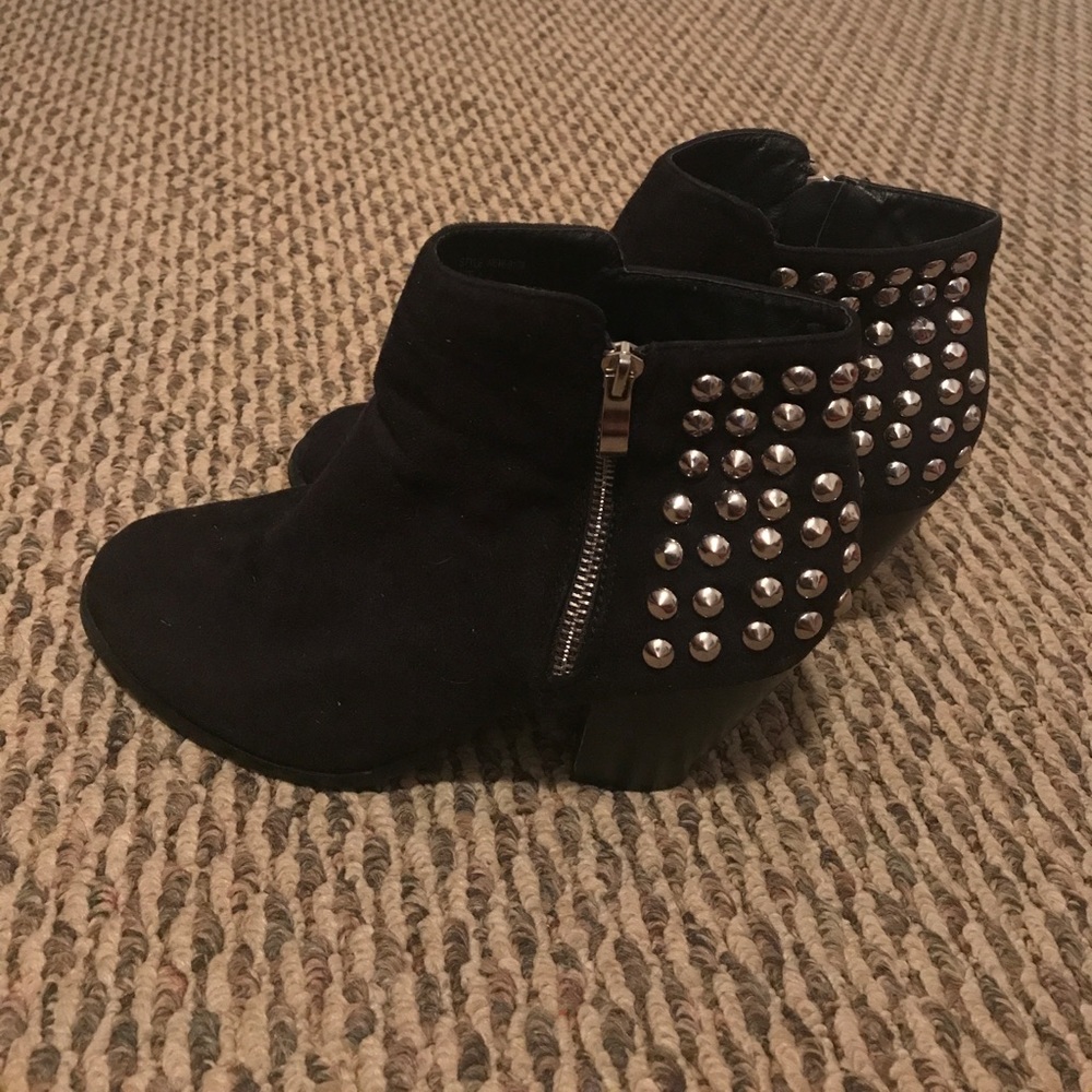 BLACK HEELED BOOTS WITH STUDS SIZE 8