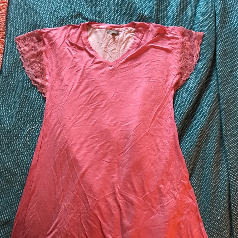 Daisy Fuentes sleep shirt