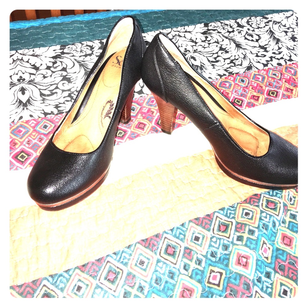 Sofft Brand Ortholite black pumps