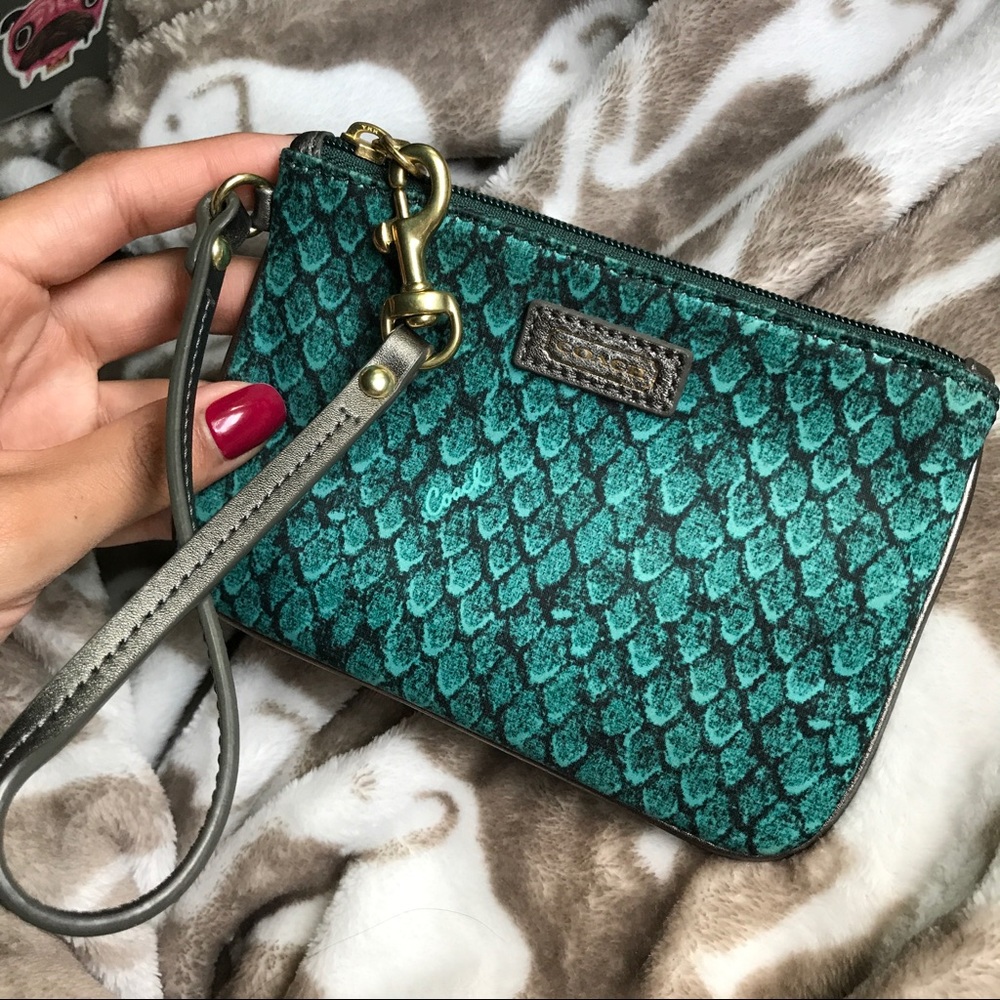 OFFERS?! 🦄 Coach wristlet!