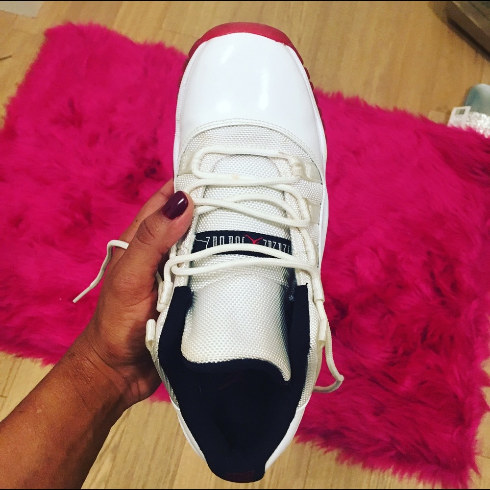 Air Jordan 11 lows 6y