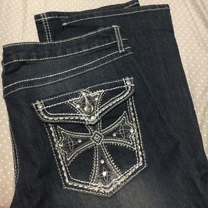 Like new size 17 Mudd jeans!!