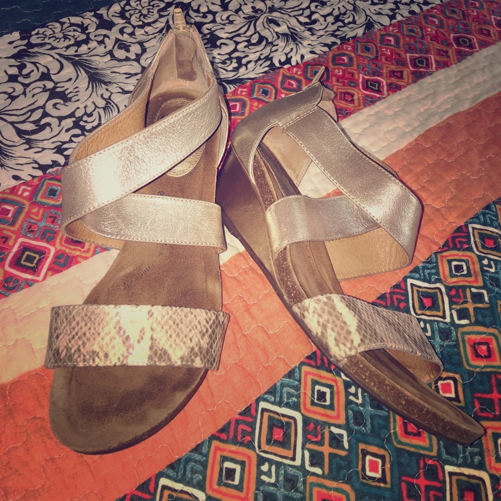 Sofft Size 8W wedge sandals