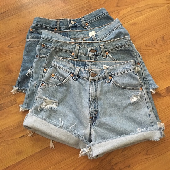 CAjewel vintage Levi’s shorts - Picture 2 of 3