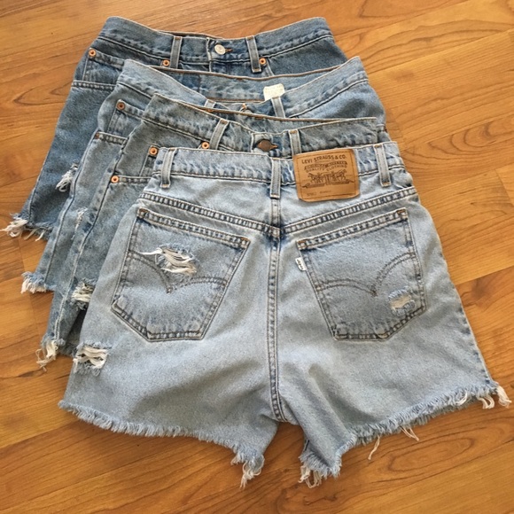 CAjewel vintage Levi’s shorts - Picture 3 of 3