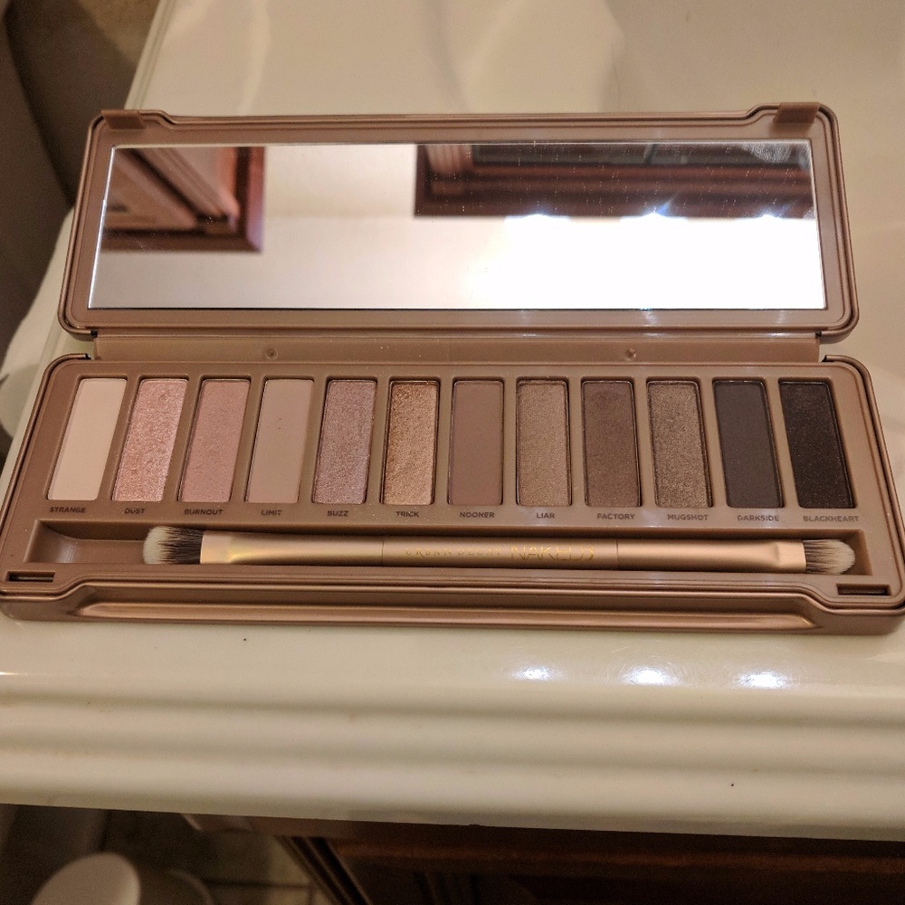URBAN DECAY Naked3 eyeshadow palette