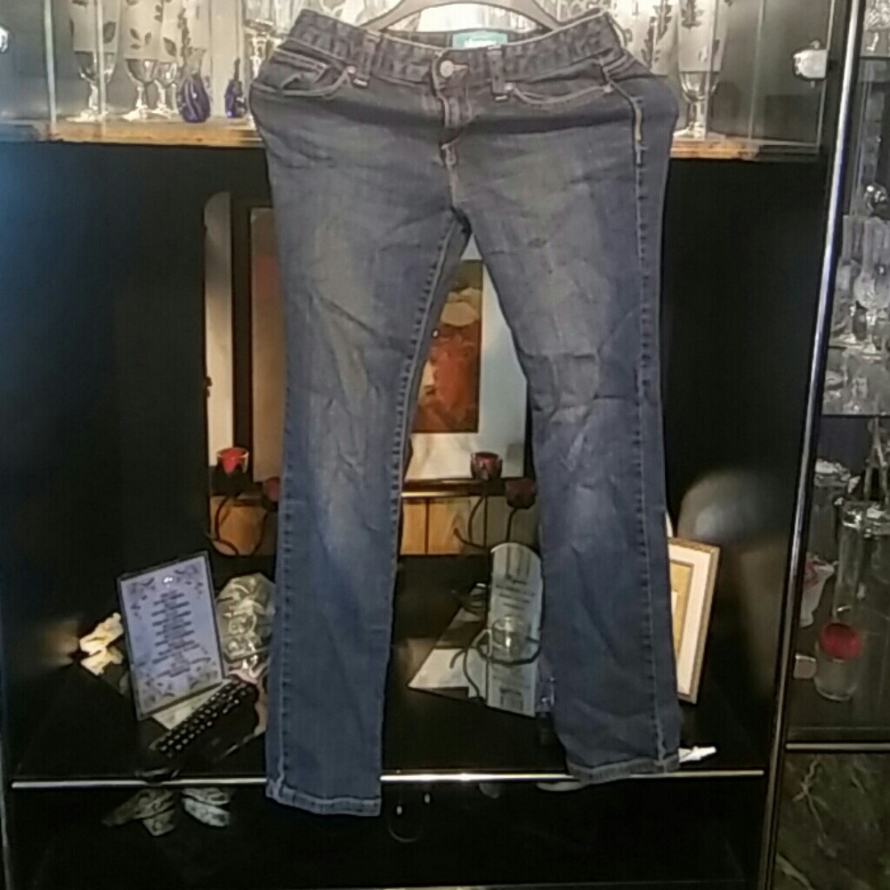 Light wash skinny jeans