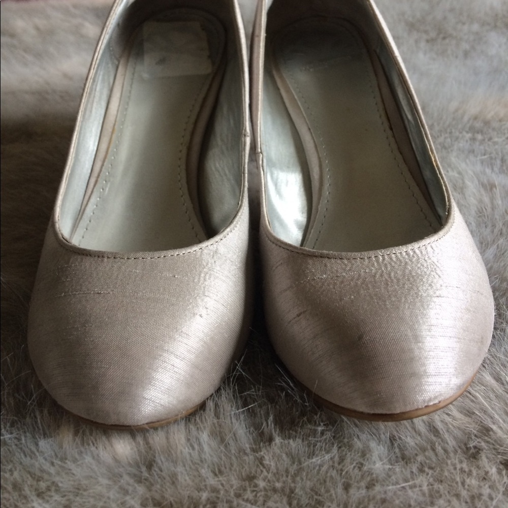 Silver textured Fergalicious pumps
