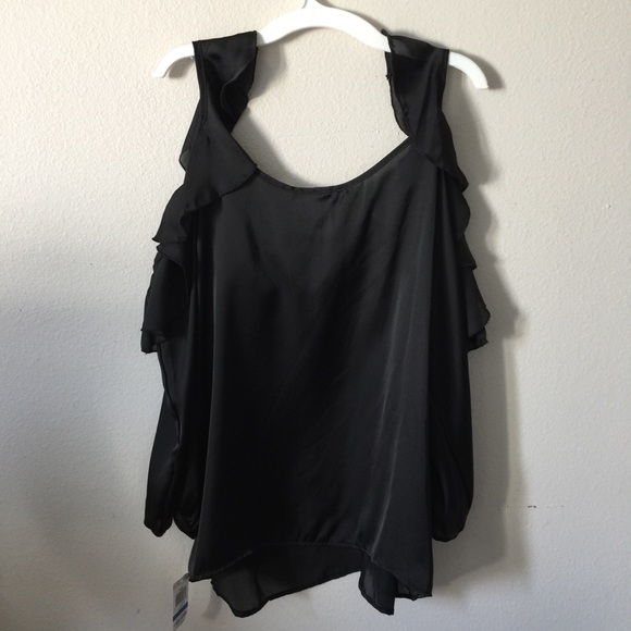 Bar III Open Shoulder Ruffle Top - Picture 4 of 5