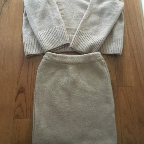 Muted pink sweater dress and skirt - Picture 2 of 2