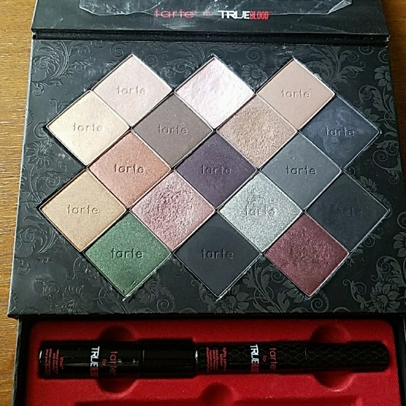 🚫sold🚫Tarte true blood palette - Picture 1 of 5