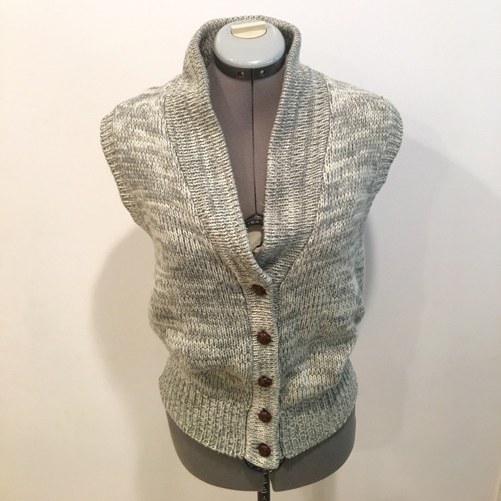 ✨Vintage Gray & White Knitted Button Up Vest✨