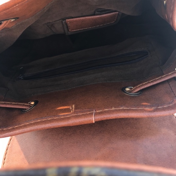 Cute like new tiny backpack - Picture 2 of 4