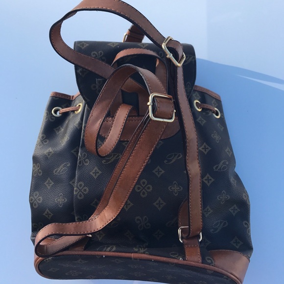 Cute like new tiny backpack - Picture 3 of 4