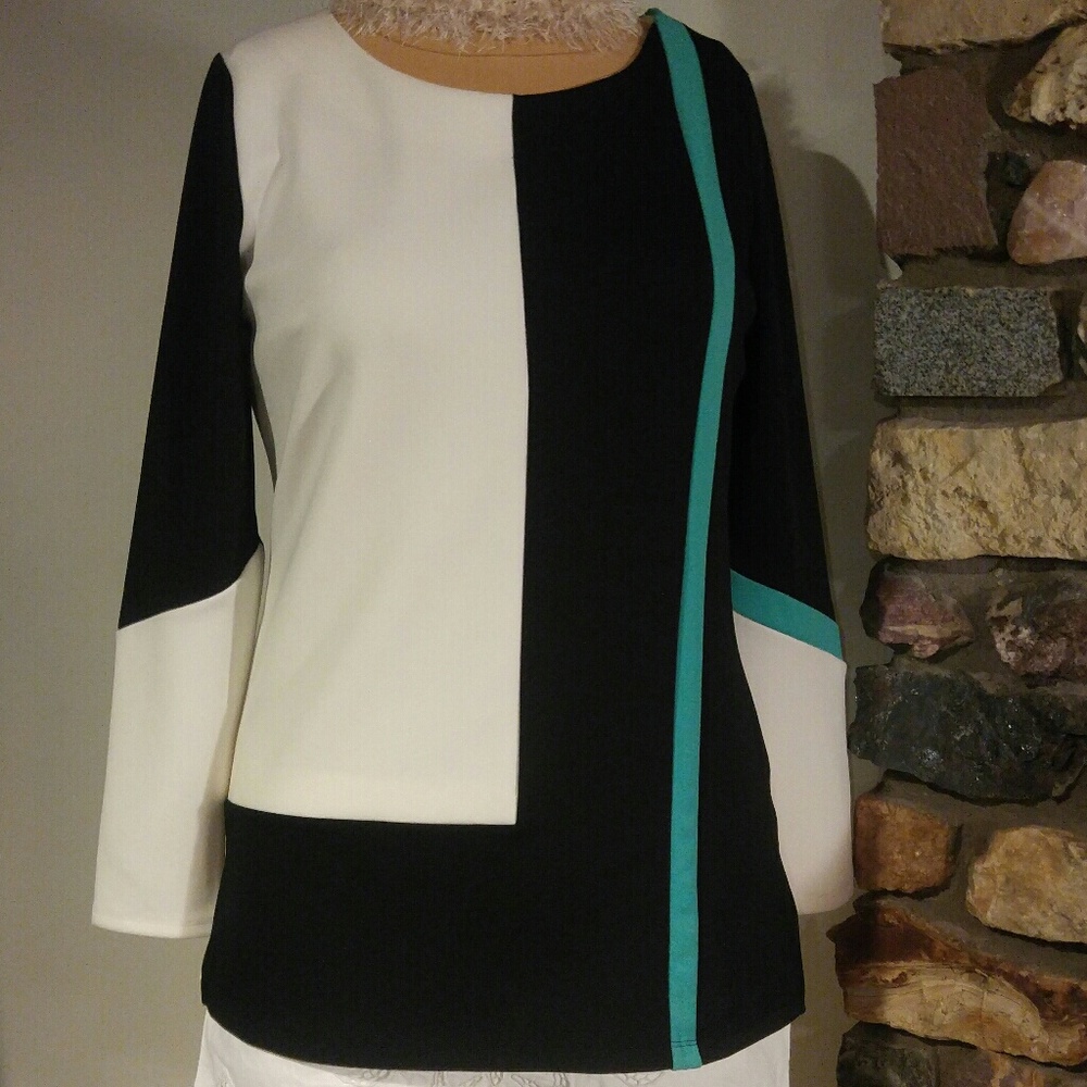 Color block tunic - long sleeve.