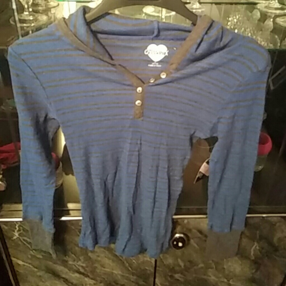 Long sleeve hooded shirt