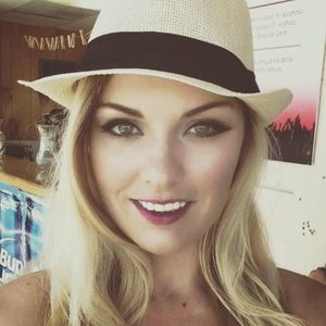 Meet your Posher, Raquel