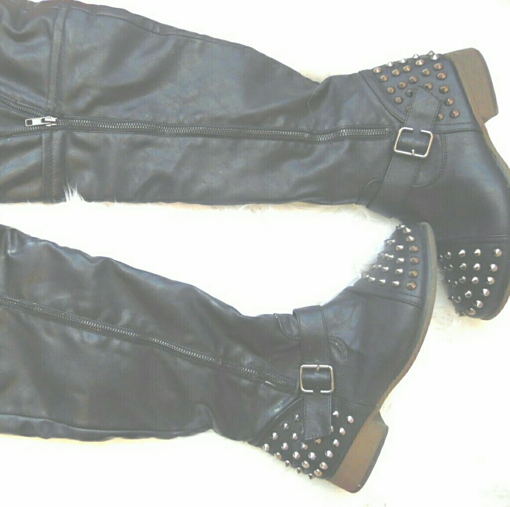 Boots  (44 cm WIDE)