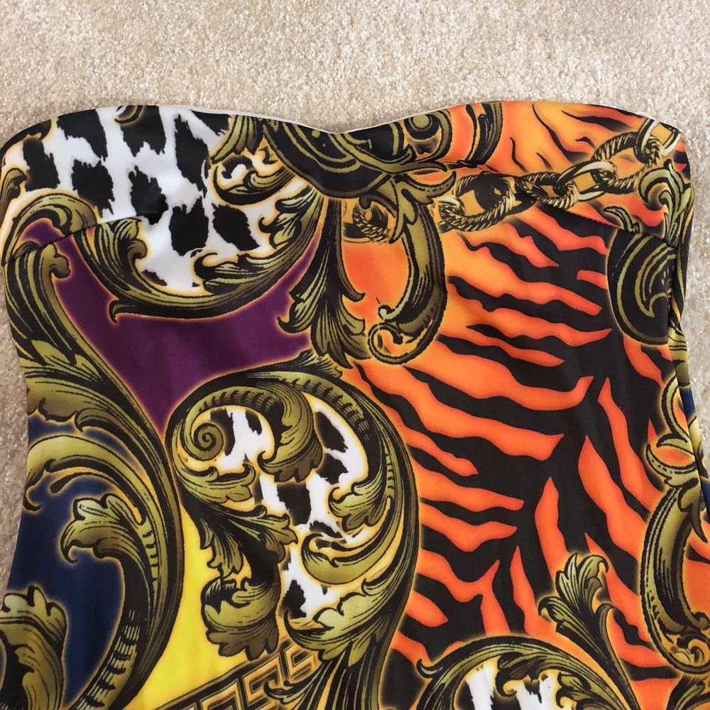 Beautiful versace print stapless mini dress - Picture 4 of 6