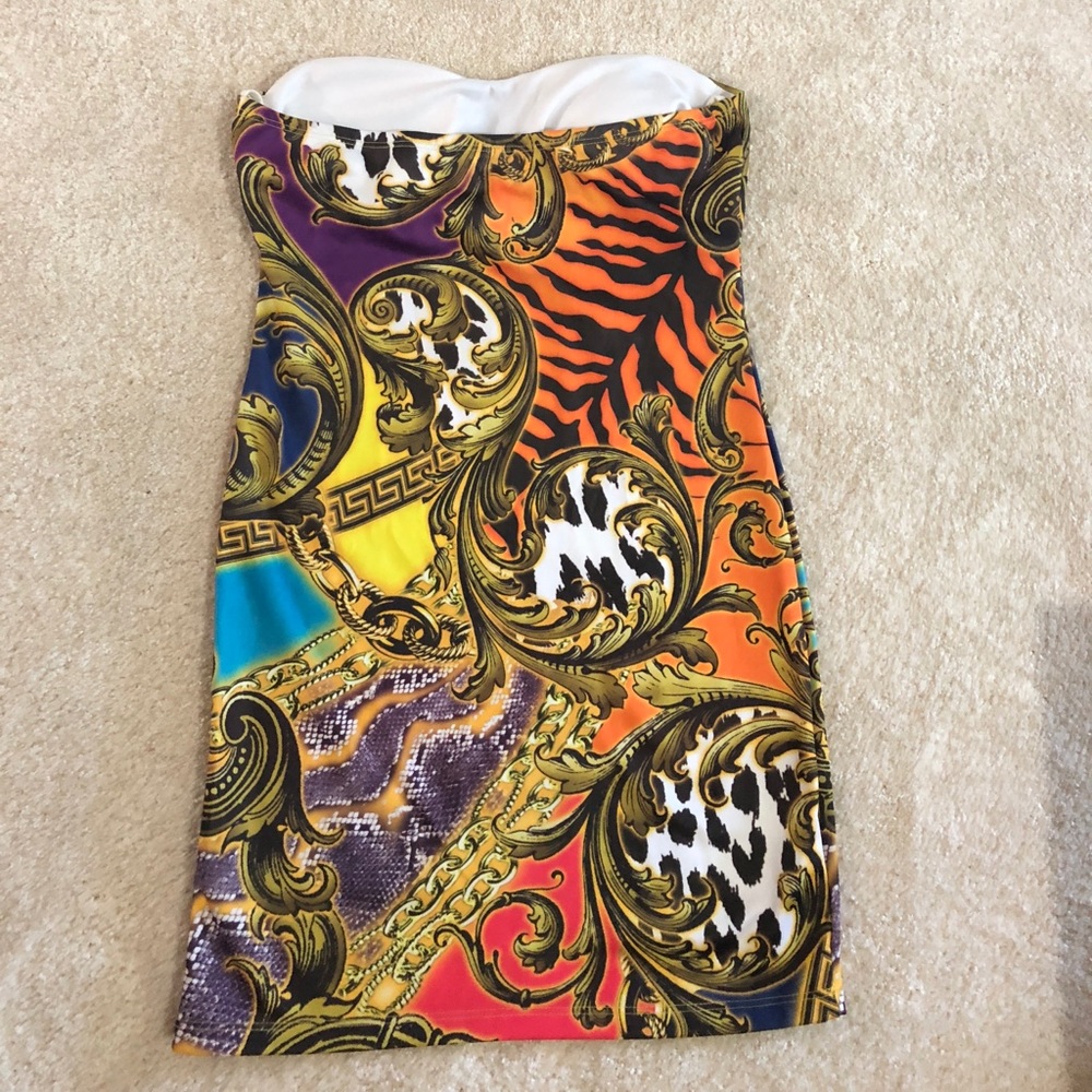 Beautiful versace print stapless mini dress - Picture 6 of 6
