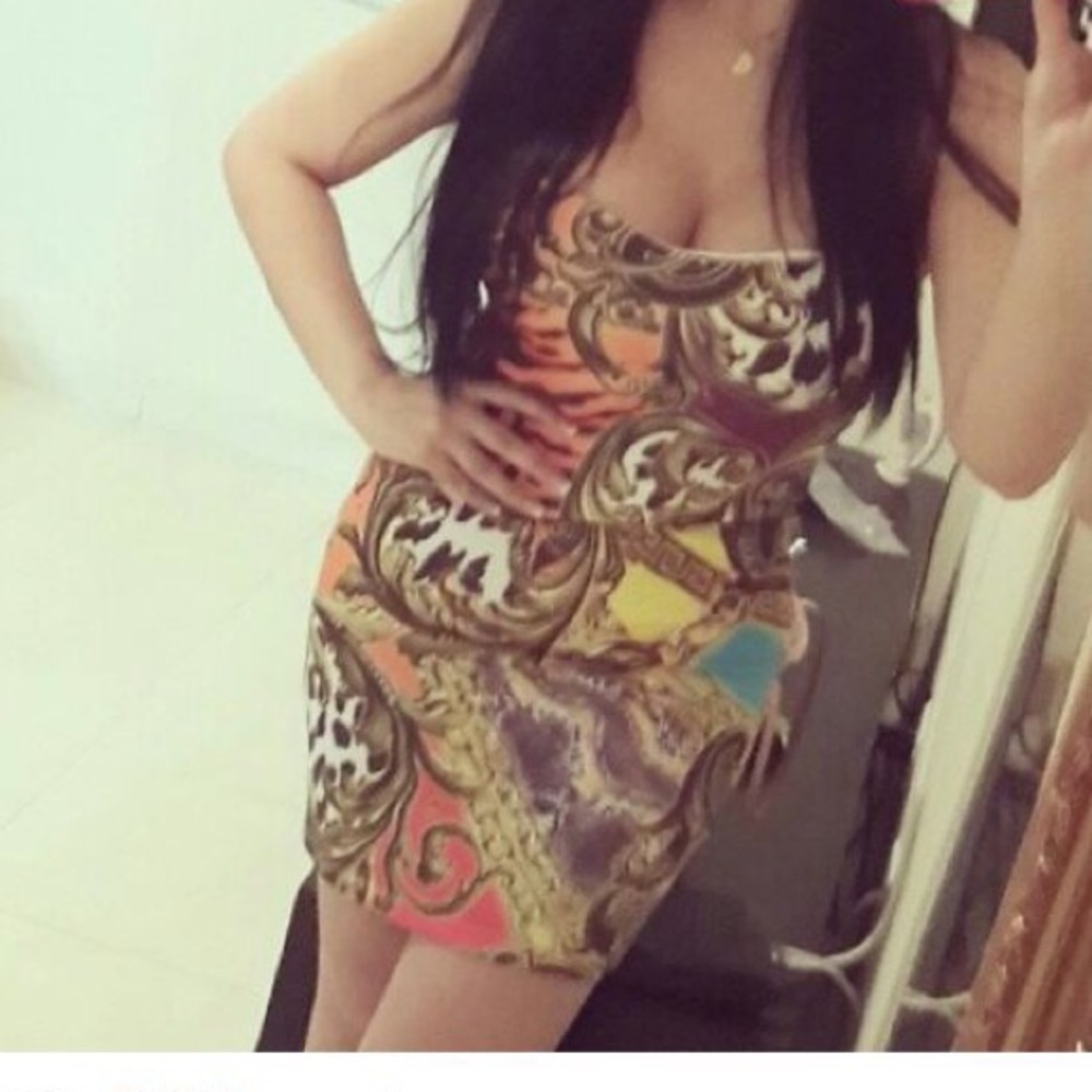 Beautiful versace print stapless mini dress - Picture 2 of 6