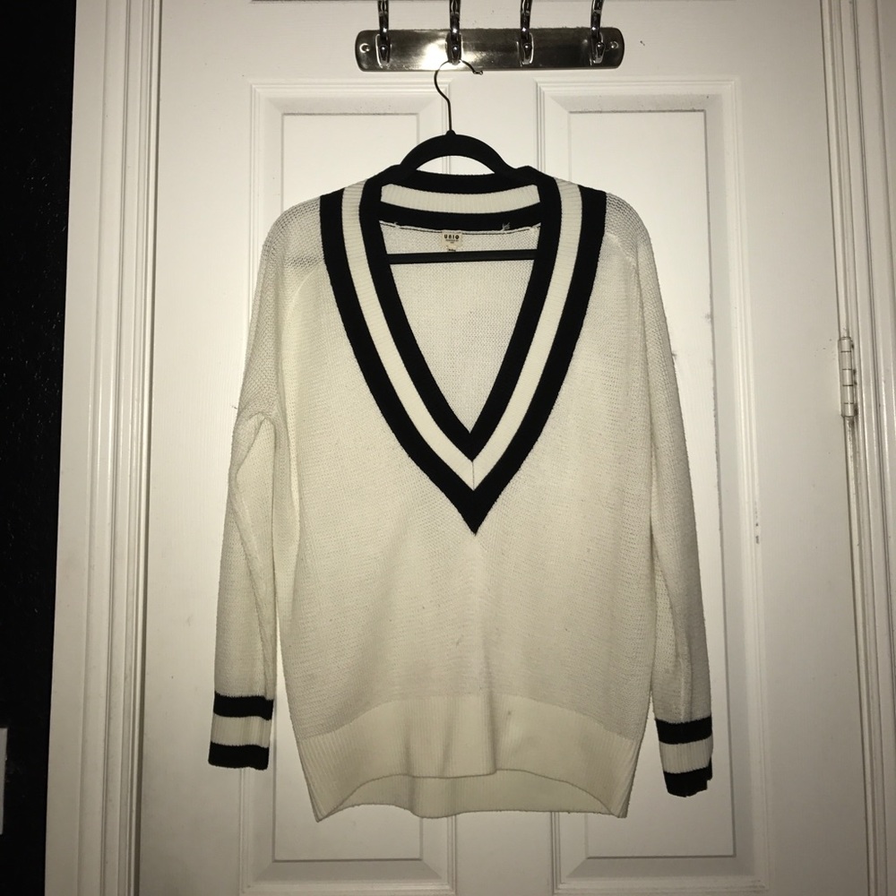 Super trendy cute sexy white&black sweater shirt