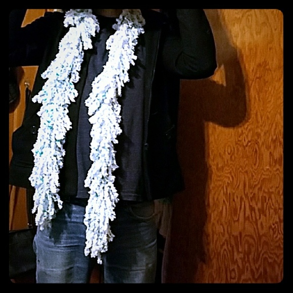 Fringe scarf - Picture 2 of 3