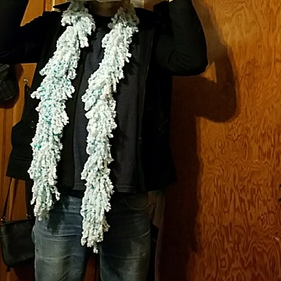 Fringe scarf - Picture 3 of 3