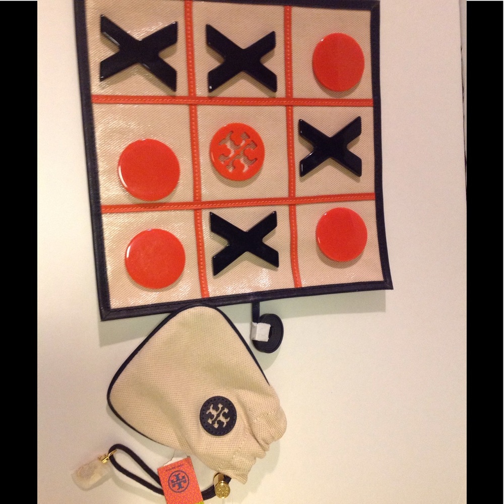 🛑SOLD🛑 Tory Burch pouch and ttt game
