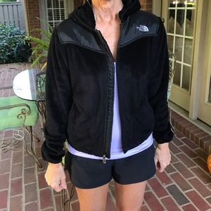 Black north face with hood