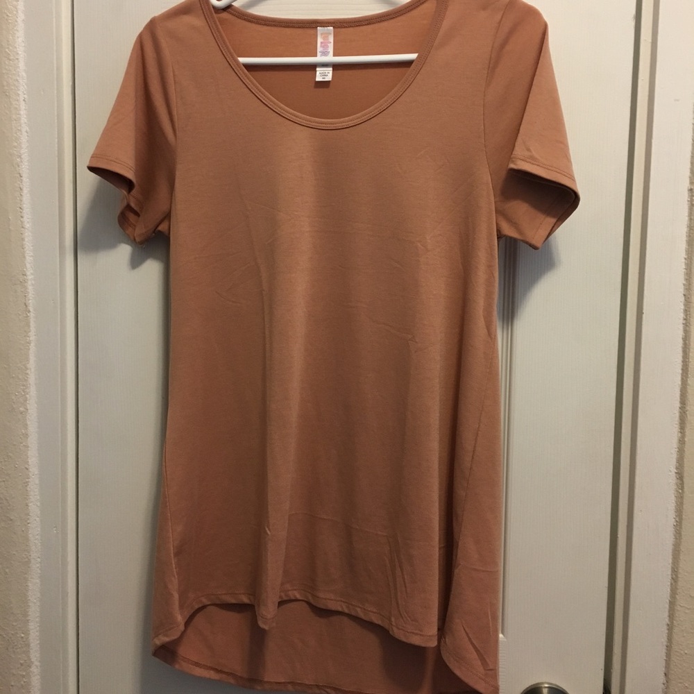SOLD XS LuLaRoe Classic Tee
