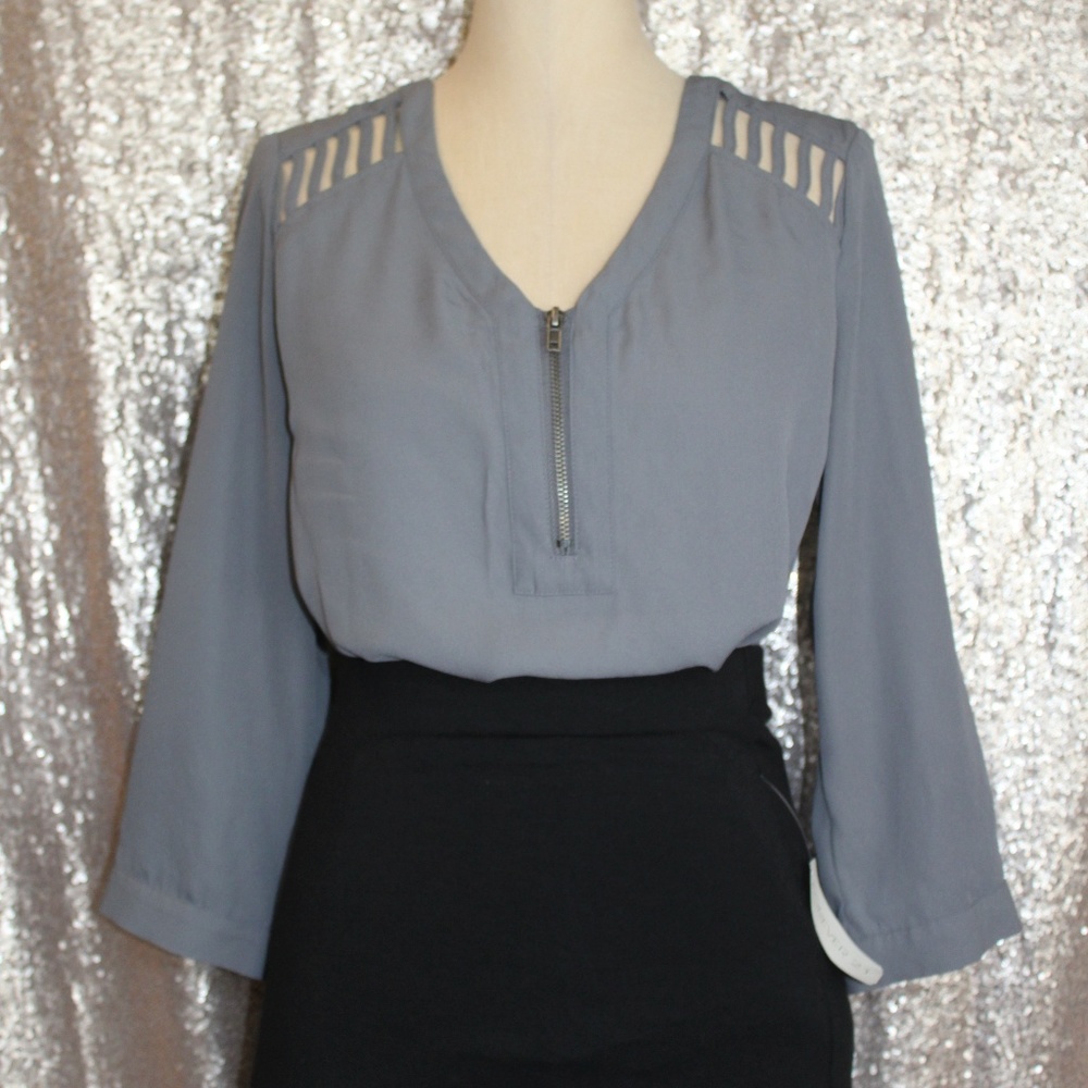 Gray Blouse - Picture 5 of 7