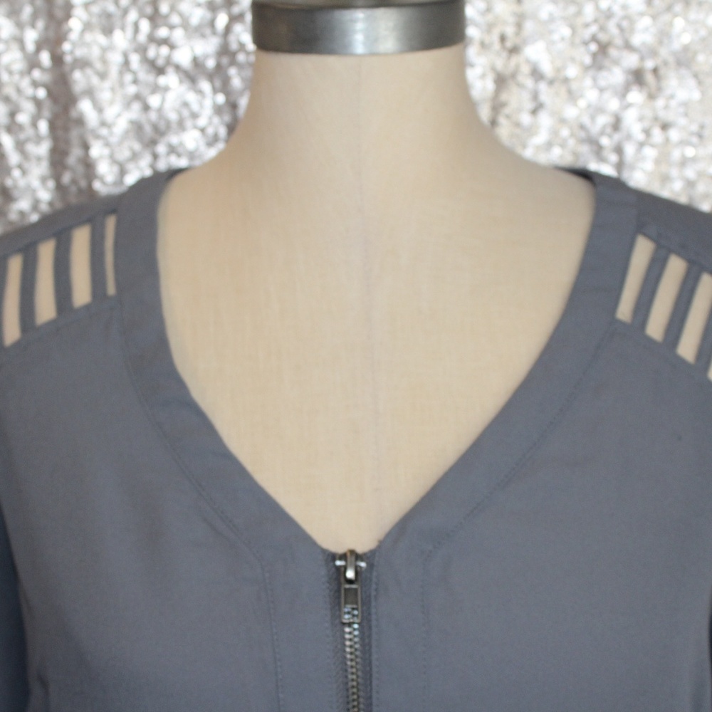Gray Blouse - Picture 2 of 7