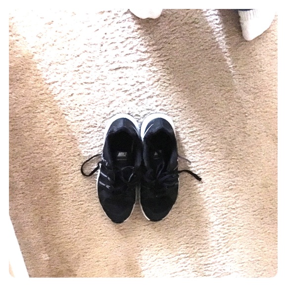 Nike shoes - Picture 1 of 1