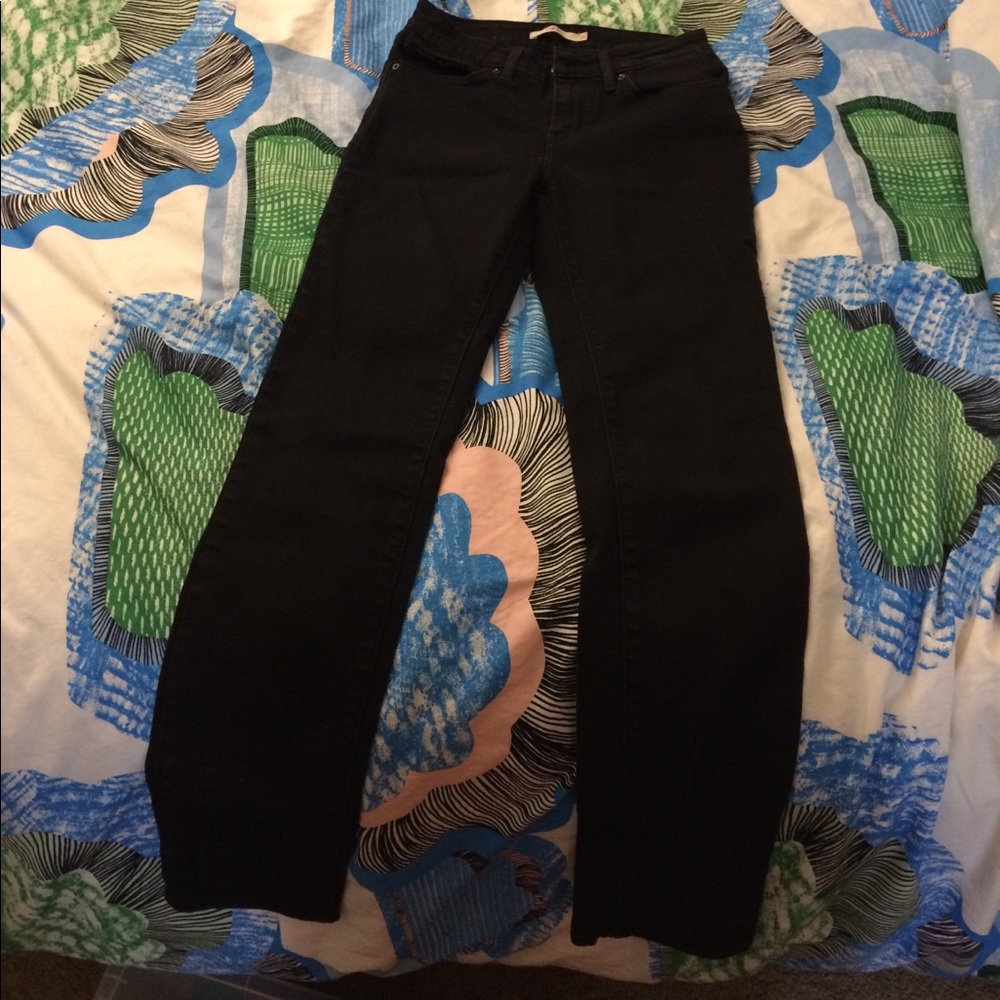 Levi's black skinny jeans size 28