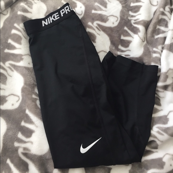 Nike Pants - Nike pro dri-fit cropped leggings 🖤