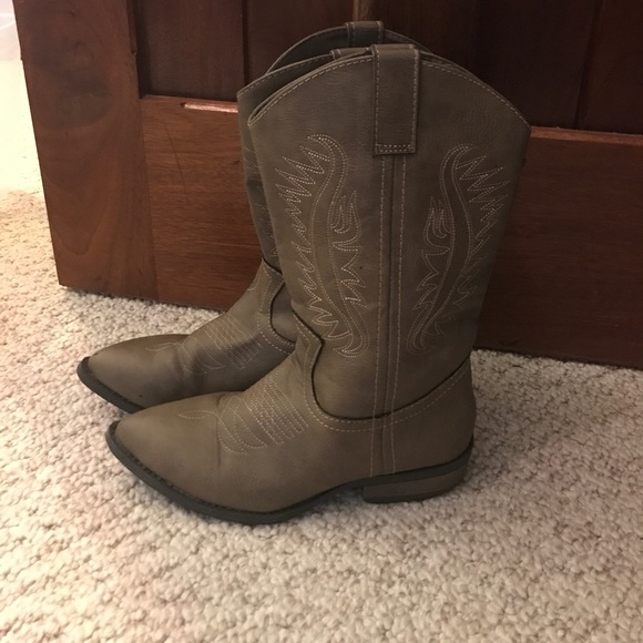 Taupe Cowgirl/Bowboy boots - Picture 2 of 2