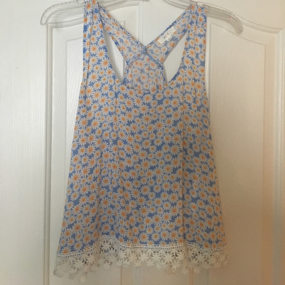 Flowy daisy tank